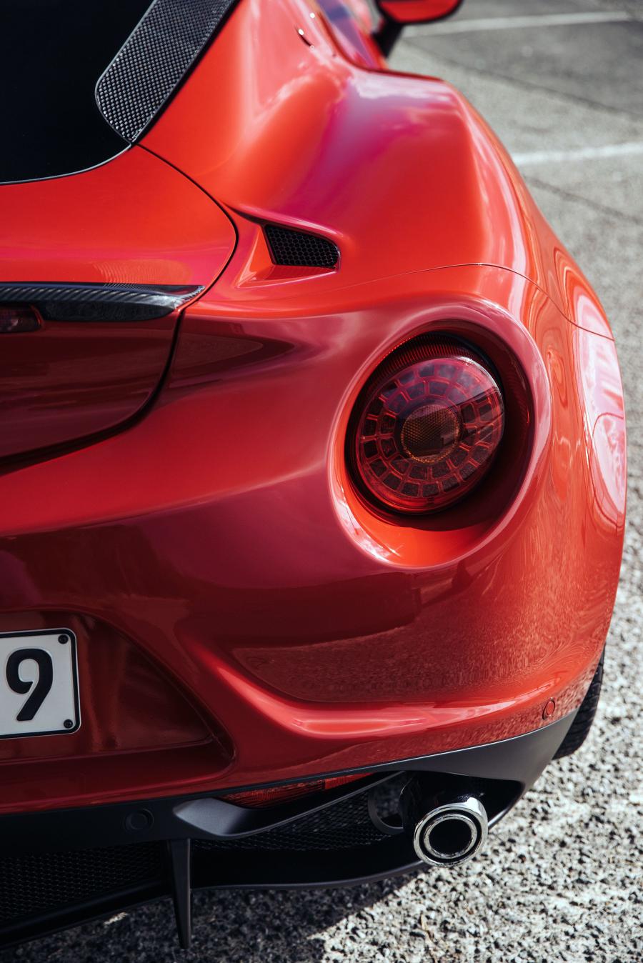 Детали экстерьера Alfa Romeo 4C Launch Edition (960) 2015 года  (AU) (фото 1 из 40)
